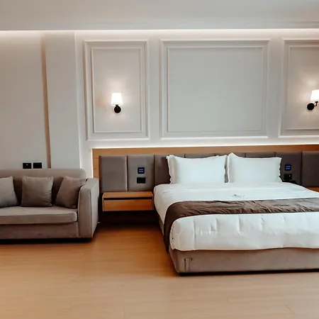 Holiday Hotel 4*