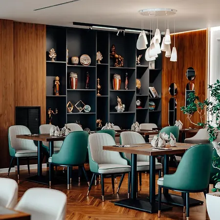 Holiday Hotel 4* Tirana