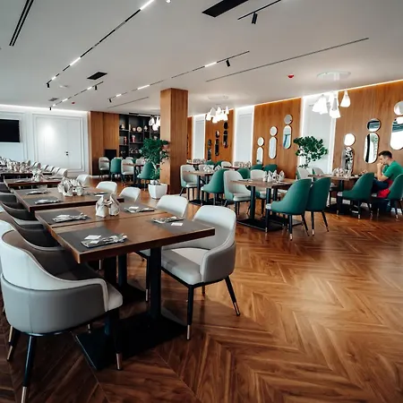 Holiday Hotel Hotel