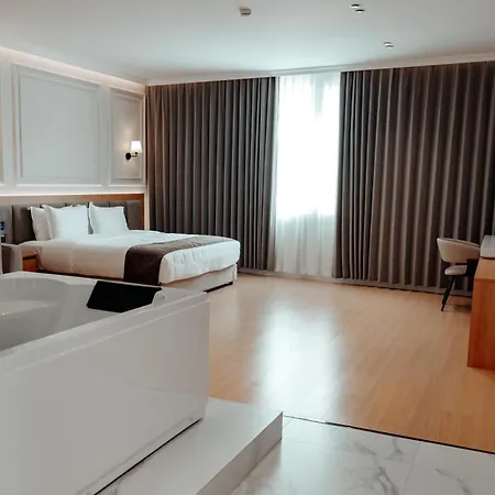 Hotel Holiday Hotel