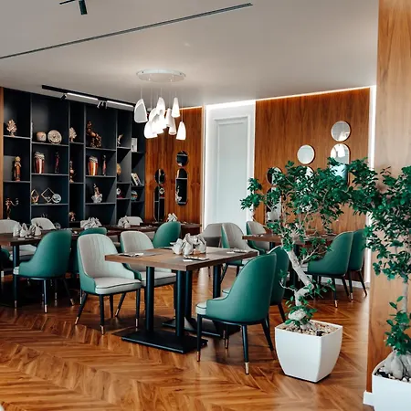 Hotel Holiday Hotel 4*
