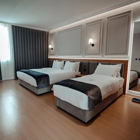 Holiday Hotel 4*