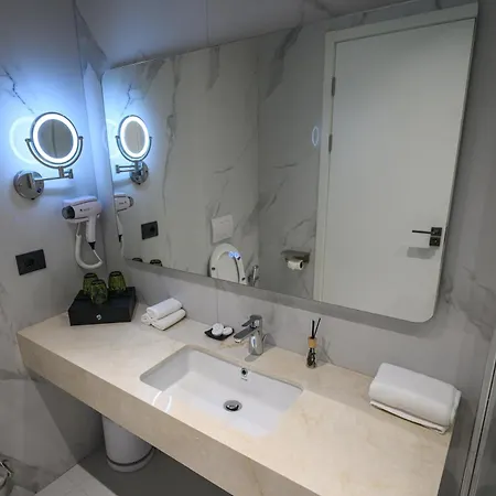 Holiday Hotel 4*