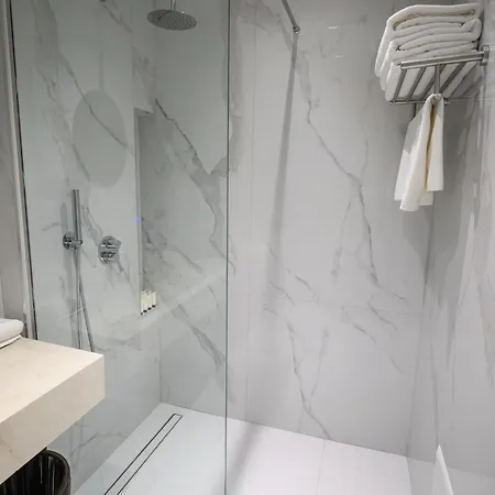 Holiday Hotel 4* Tirana