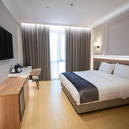 Holiday Hotel 4* Tirana