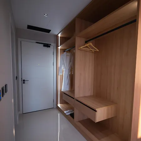 Holiday Hotel Hotel 4*