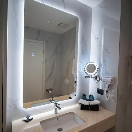 Hotel Holiday Hotel 4*